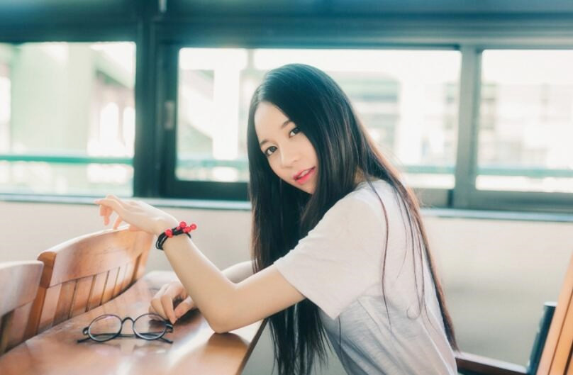 高颜 值甜 美清 纯学 妹大 长 腿妹 子啪 啪坐 在身上 摸屁 股口 交舔 弄骑 乘抽 插猛 操